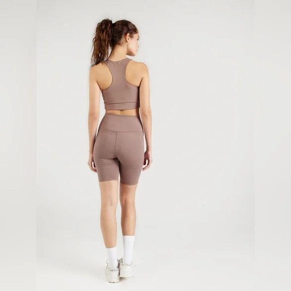 Girlfriend Collective bike shorts - Picture 2 of 8